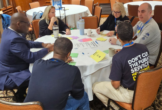 Delegates discuss contract ideas