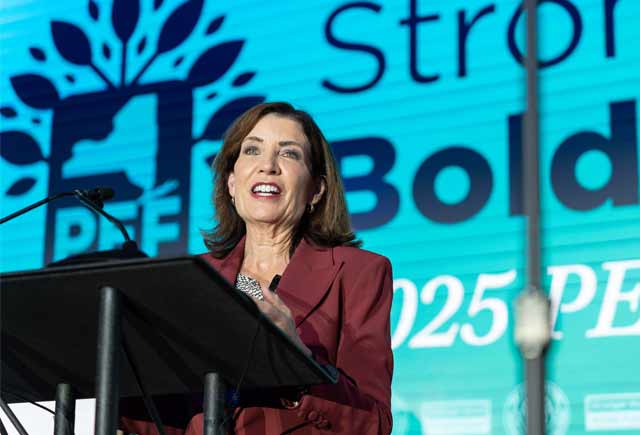 Governor Hochul thanks PEF members